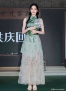 <b>高级丝绸旗袍</b>